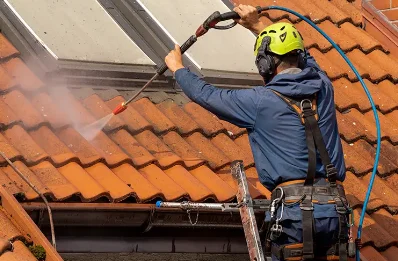 Démoussage et hydrofuge de toiture à Traves